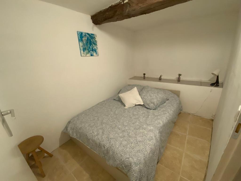 Charmante Petite Maison De Village Au Centre *