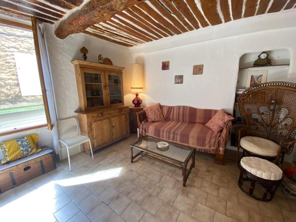 Holiday home Charmante Petite Maison De Village Au Centre Correns
