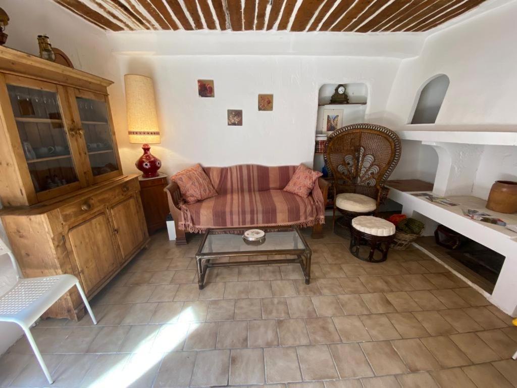 Charmante Petite Maison De Village Au Centre